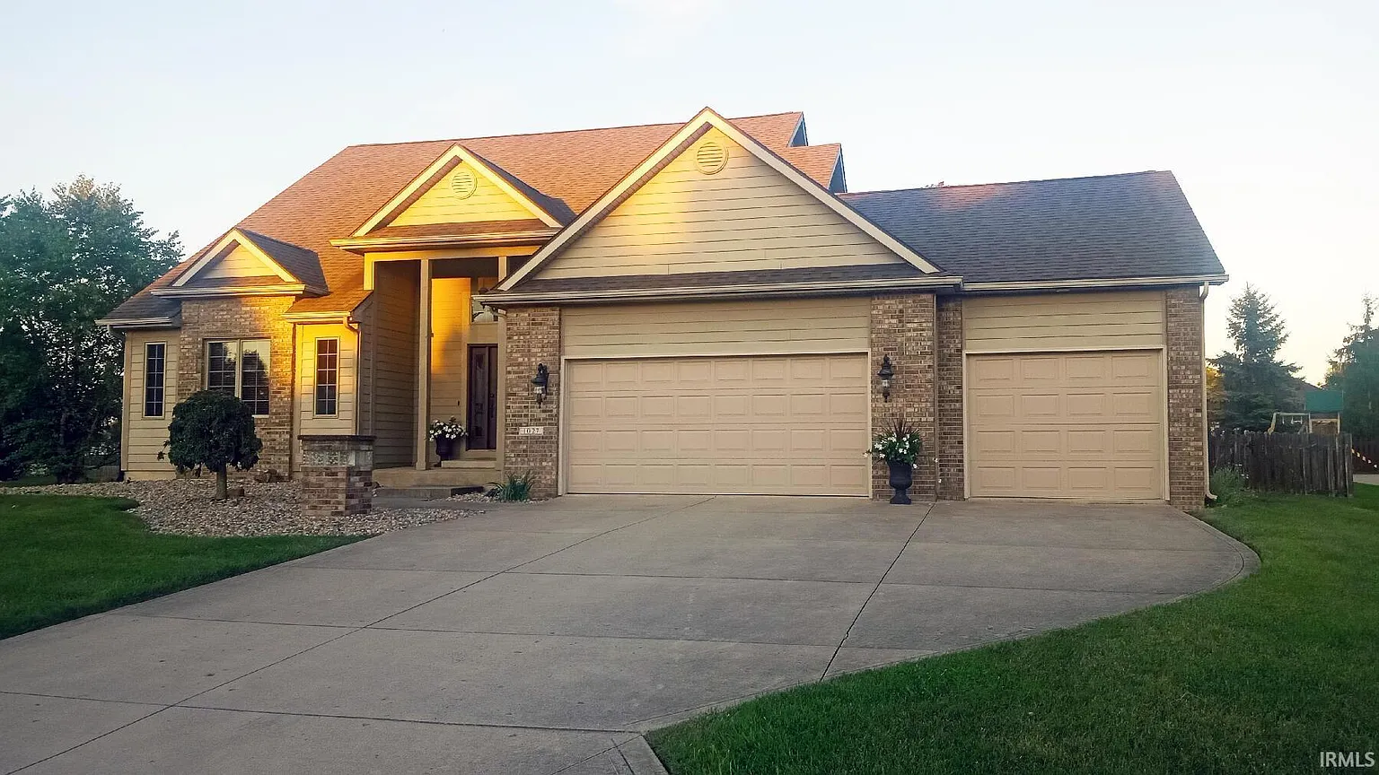 1027 Blackthorn Cv photo 1