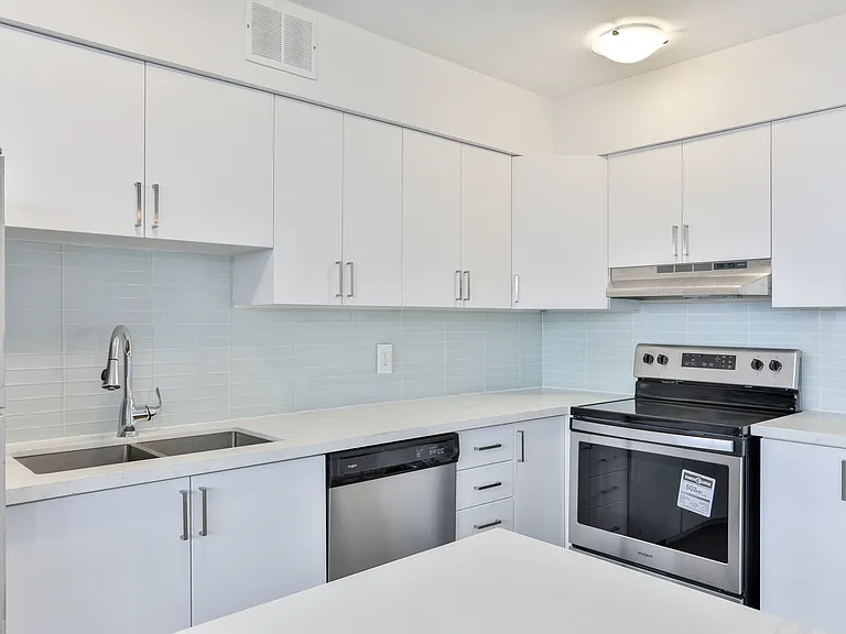 111 Raglan Ave #1008 — Photo 15