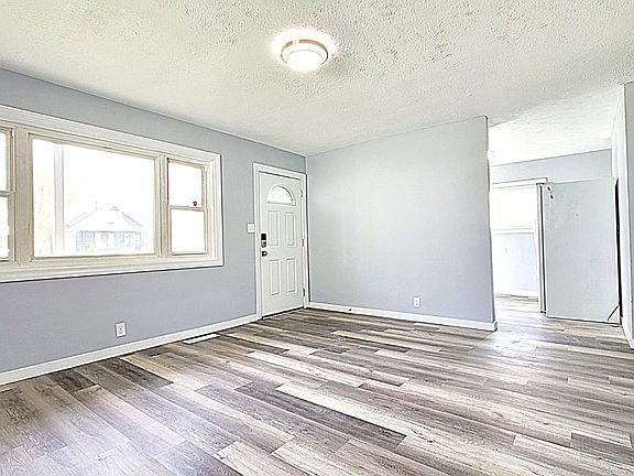 5th image of 805 Reddick St