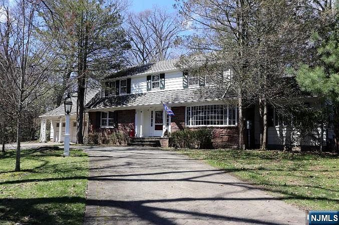 1st image of 435 Carlton Rd