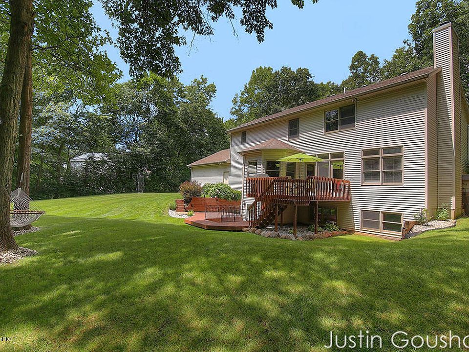 1st image of 5046 Glen Oaks Dr NE