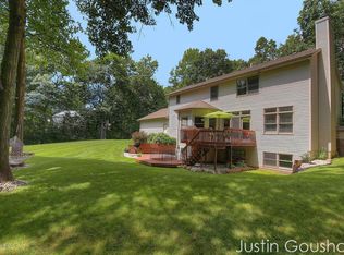 5046 Glen Oaks Dr NE, Rockford, MI 49341