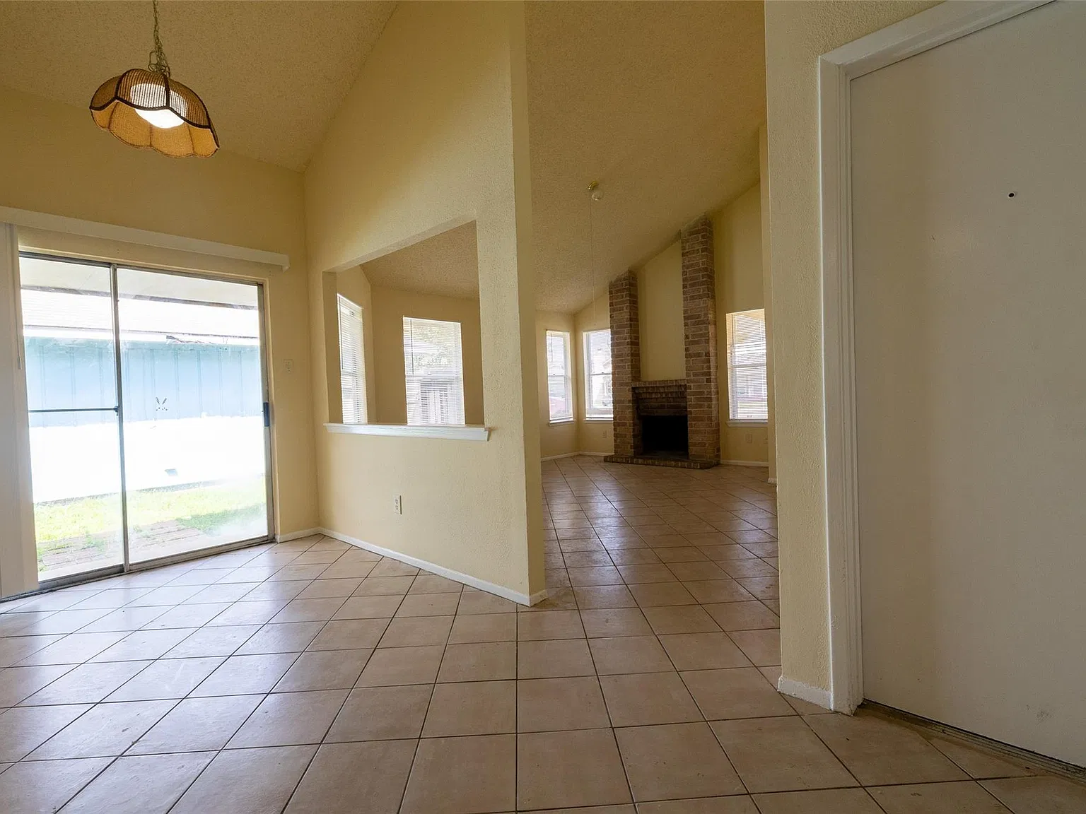 3 bed, 2.0 bath, 1124 sqft, $1,495 — Photo 4