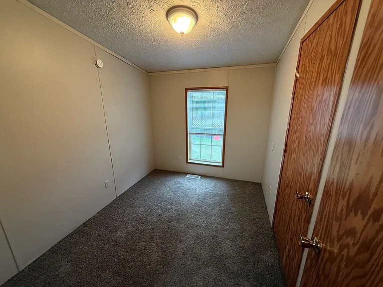 285 Birdsall Dr E — Photo 4
