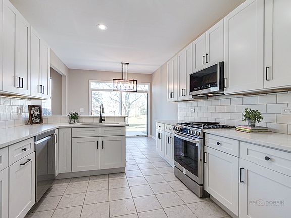 2nd image of 276 Enfield Ln #276