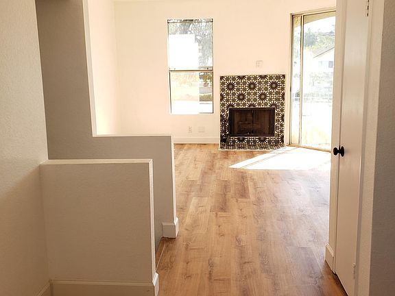 3rd image of 6131 Calle Mariselda Unit 102
