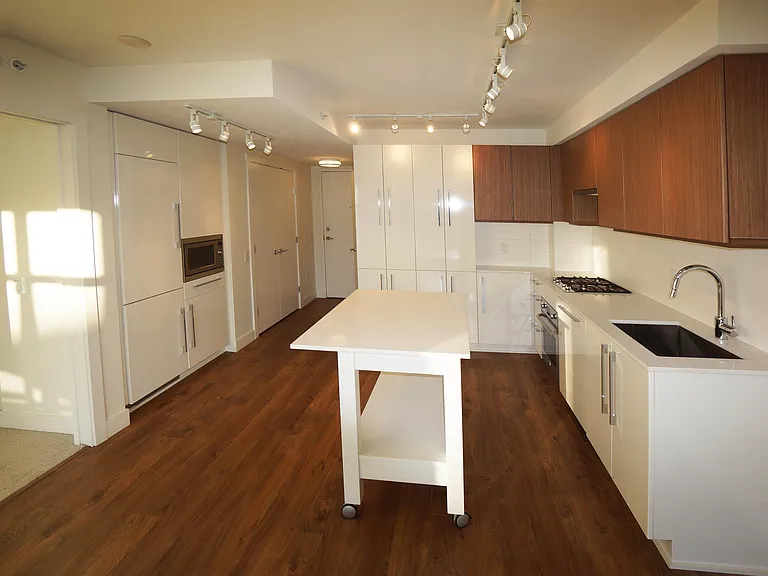 188 Agnes St #207 — Photo 3