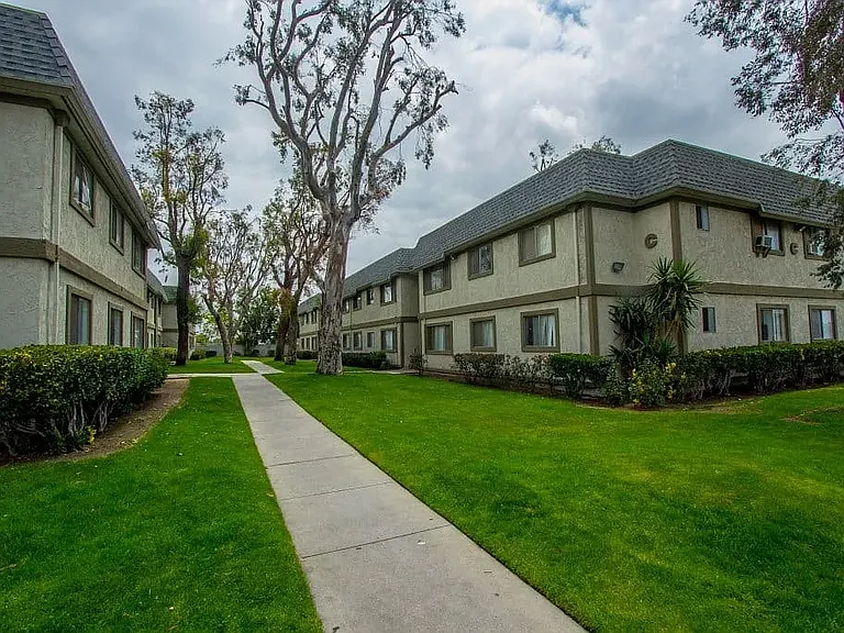 Sierra Gardens — Photo 1