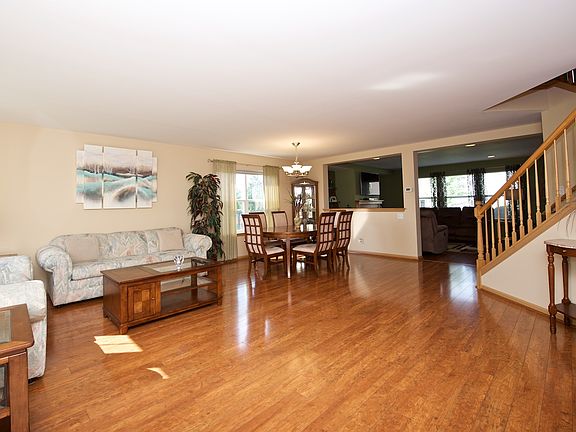 5th image of 16332 Fox Creek Ln