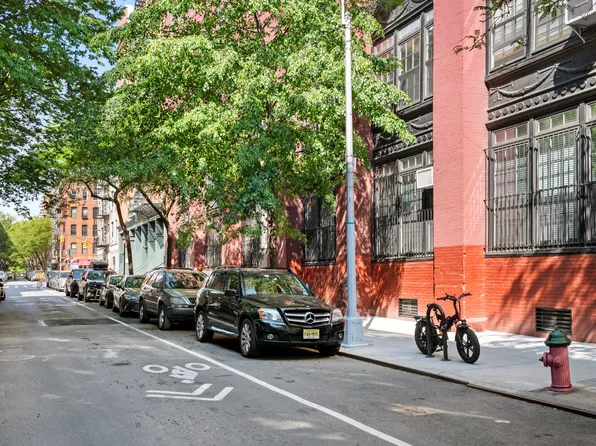 468 West Broadway 4A image 12 of 12