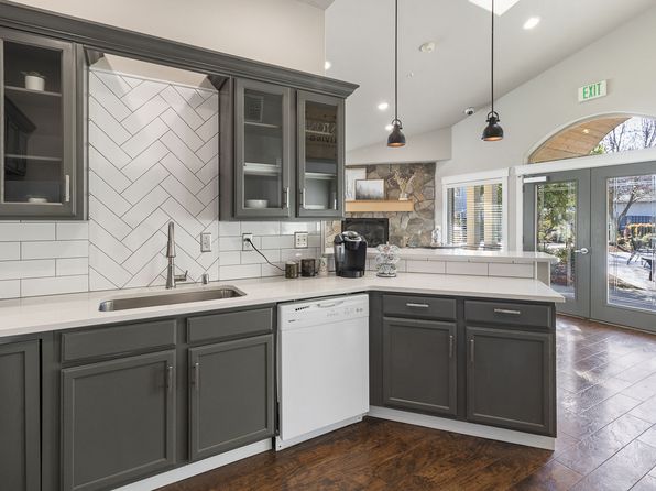 215 SW Pinehurst Dr #219-104