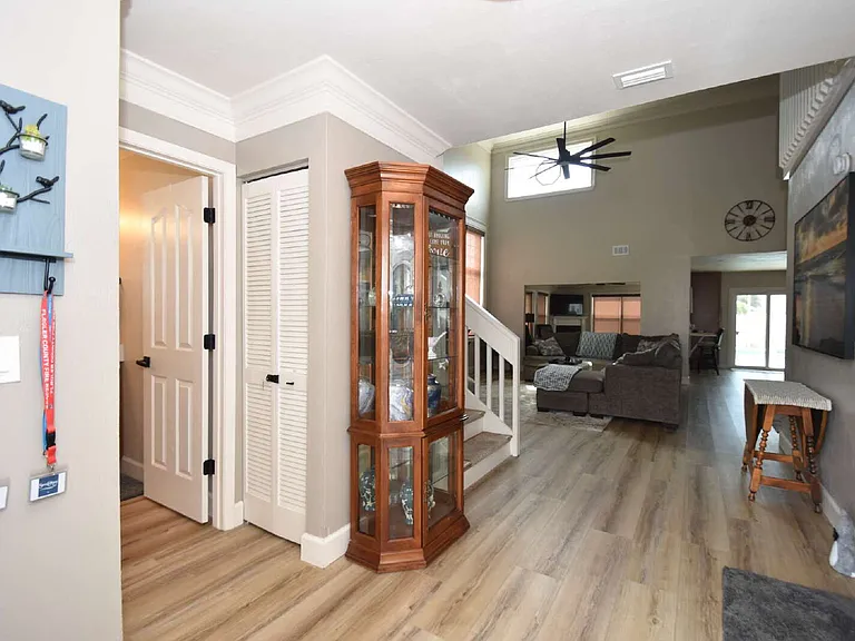 1 Bedford Dr — Photo 5