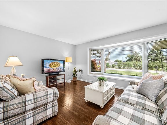 3rd image of 6137 W 127th St