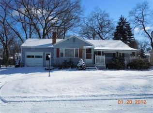 15 Sunset Dr, Chicopee, MA 01020