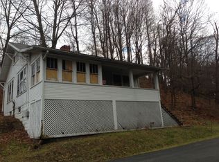 25 Columbus St, Westover, WV 26501