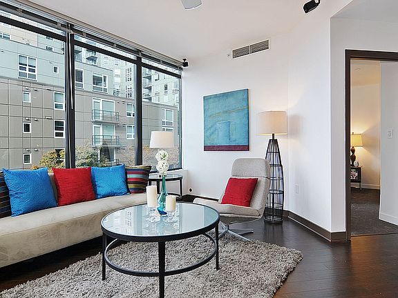 3rd image of 2716 Elliott Ave APT 300