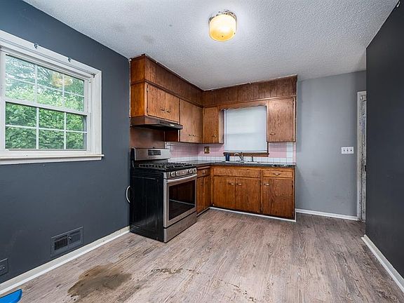 5th image of 6642 Wood Ave
