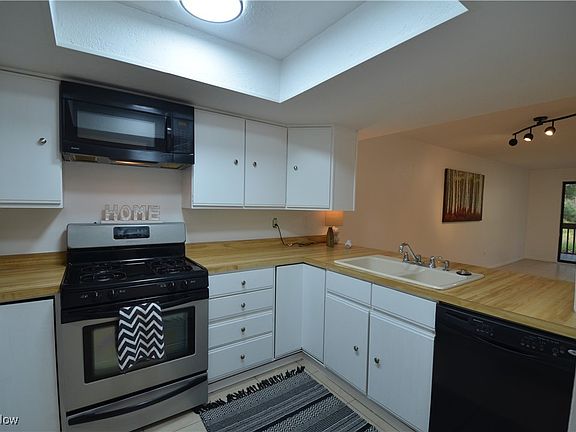 4th image of 235 Portage Lakes Dr Unit F