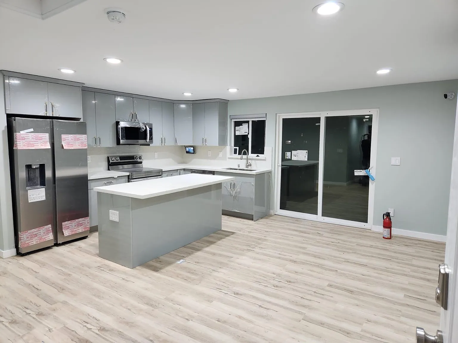 3 bed, 900 sqft, $2,400 — Photo 4