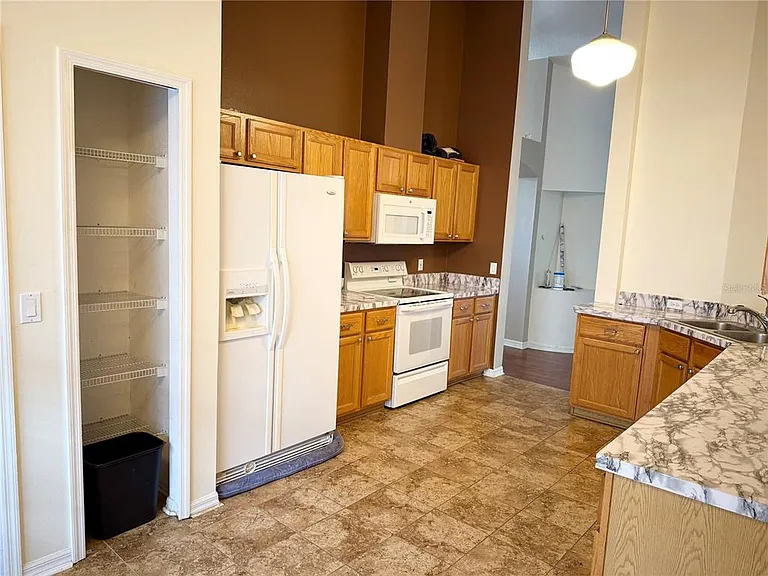 1726 Nestlewood Trl — Photo 10