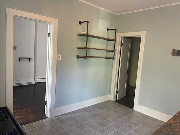 5th image of 136 Richmond Ave #2