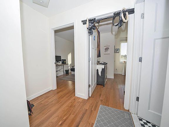 5th image of 960 Willoughby Ave APT 3A