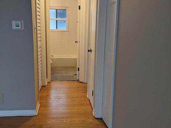 4th image of 117 W Willow St #4