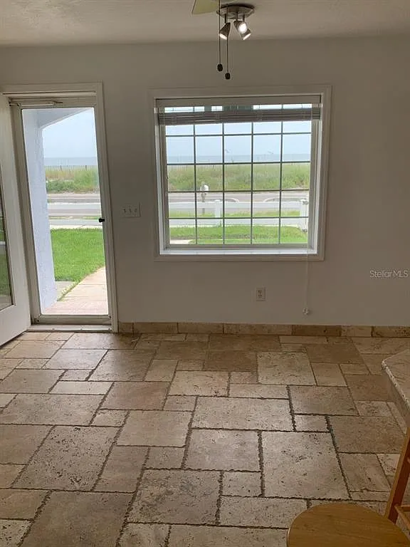 2 bed, 1.0 bath, 700 sqft, $1,800 — Photo 3