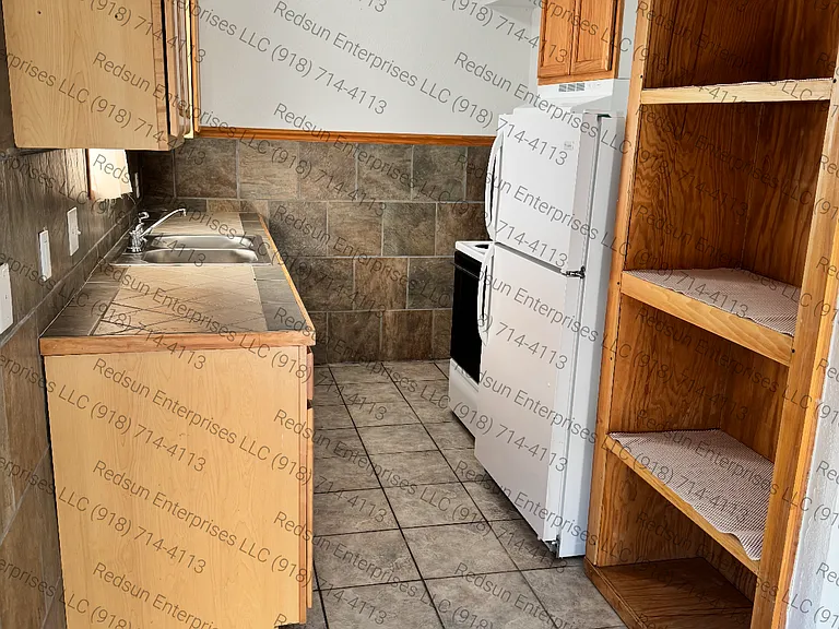 Highlander Apartments — Photo 2