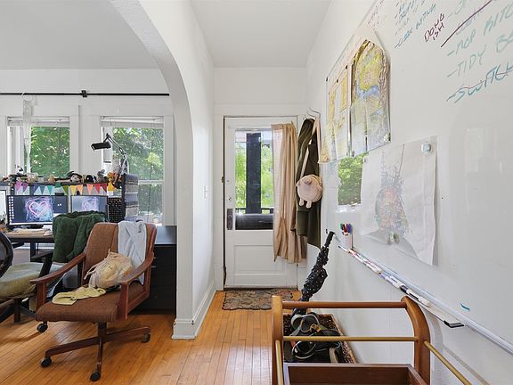 4th image of 2069 Winnebago St