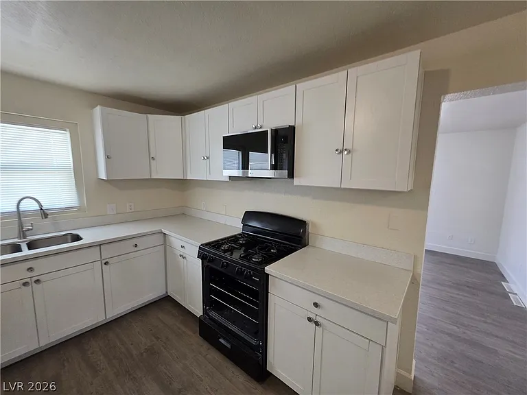 1590 Mustang Dr — Photo 91