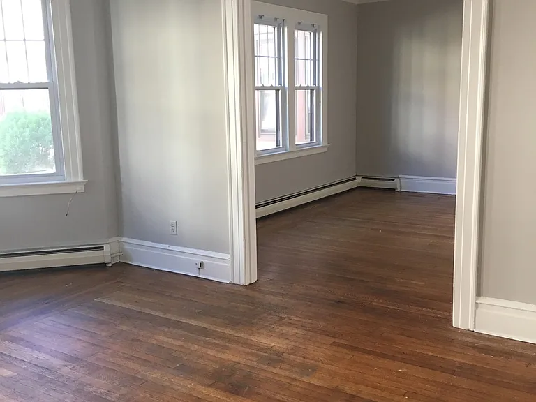 421-425 Whitney Ave — Photo 6