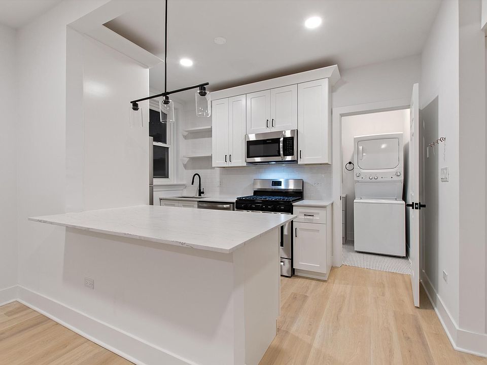 1st image of 2318 N Sacramento Ave #Gf
