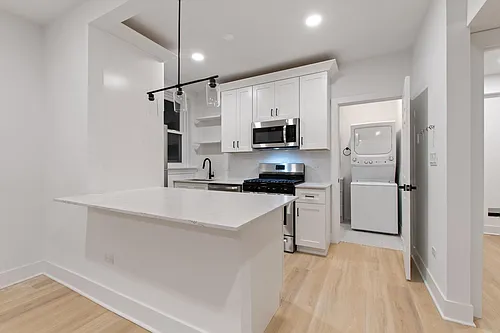 2318 N Sacramento Ave #GF Photo 1