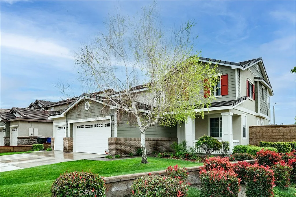 5 bed, 2833 sqft, $3,900 — Photo 1
