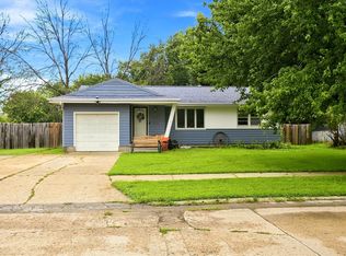 110 N 10th Ave, Winterset, IA 50273