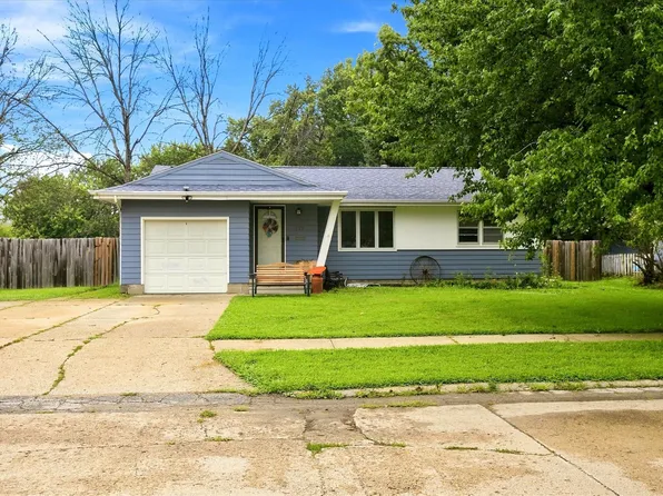 110 N 10th Ave, Winterset, IA 50273