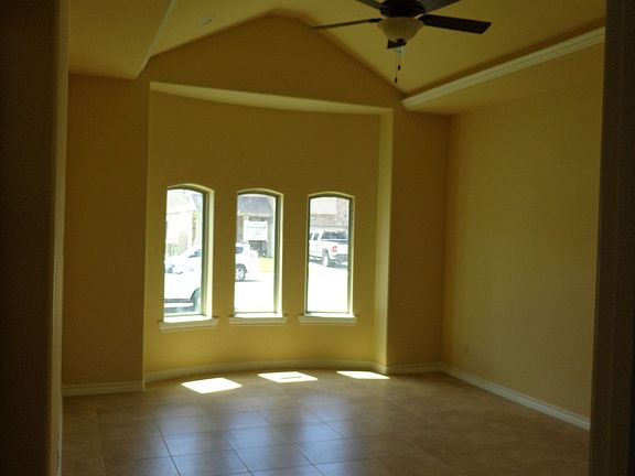 4th image of 214 Washingtonia Dr