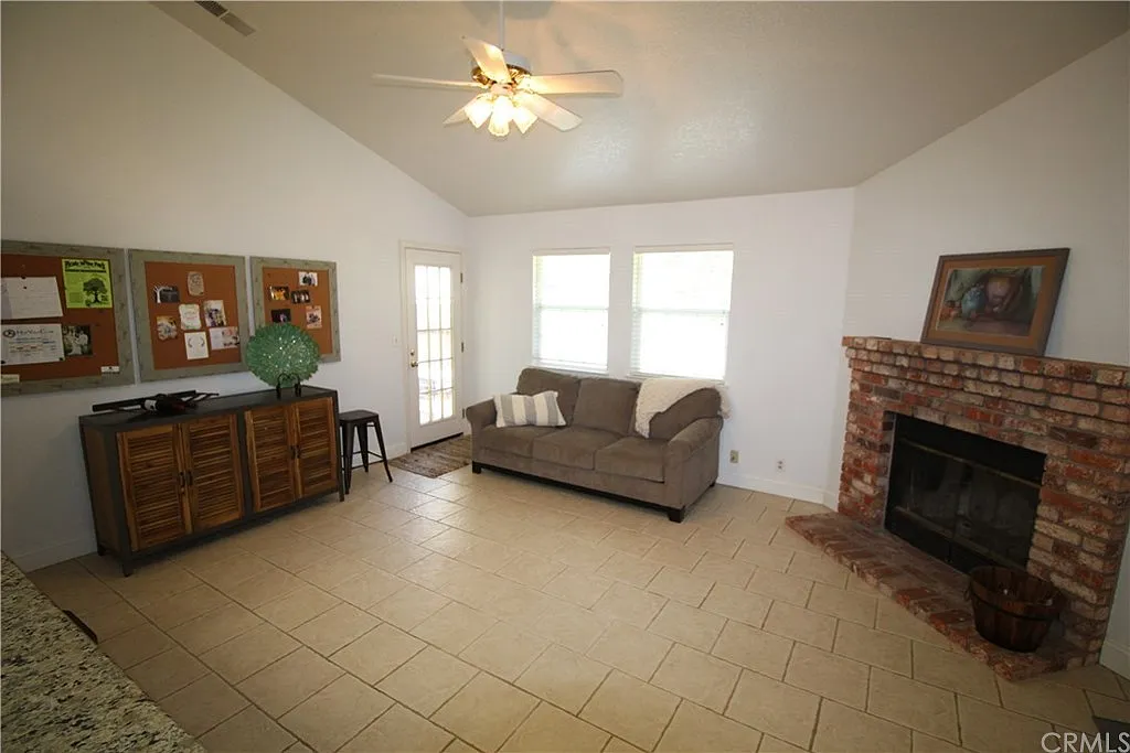 3 bed, 2.5 bath, 2081 sqft, $2,750 — Photo 3