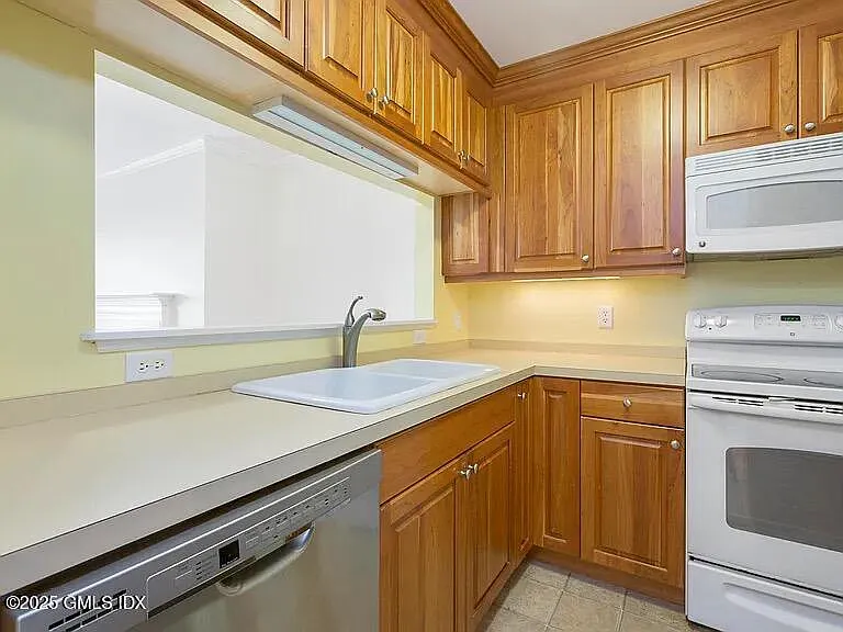 51 Forest Ave #61 — Photo 6