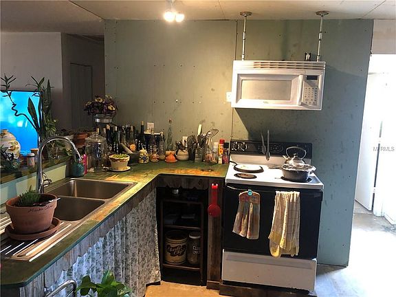3rd image of 20176 Edgewater Dr