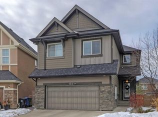 132 E Valley Pointe Pl NW, Calgary, AB T3B6B1