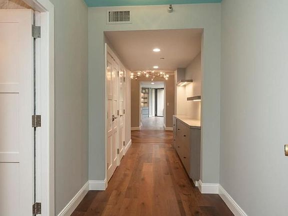 3rd image of 555 Laurel Ave APT 210
