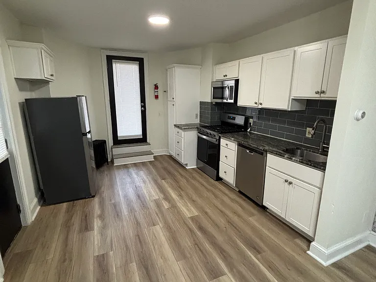 1520 N Van Buren St #2 — Photo 3