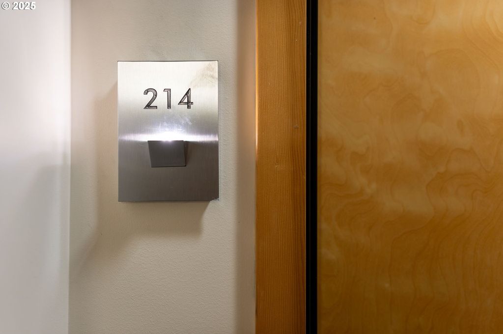 1130 NW 12th Ave APT 214, Portland, OR - More