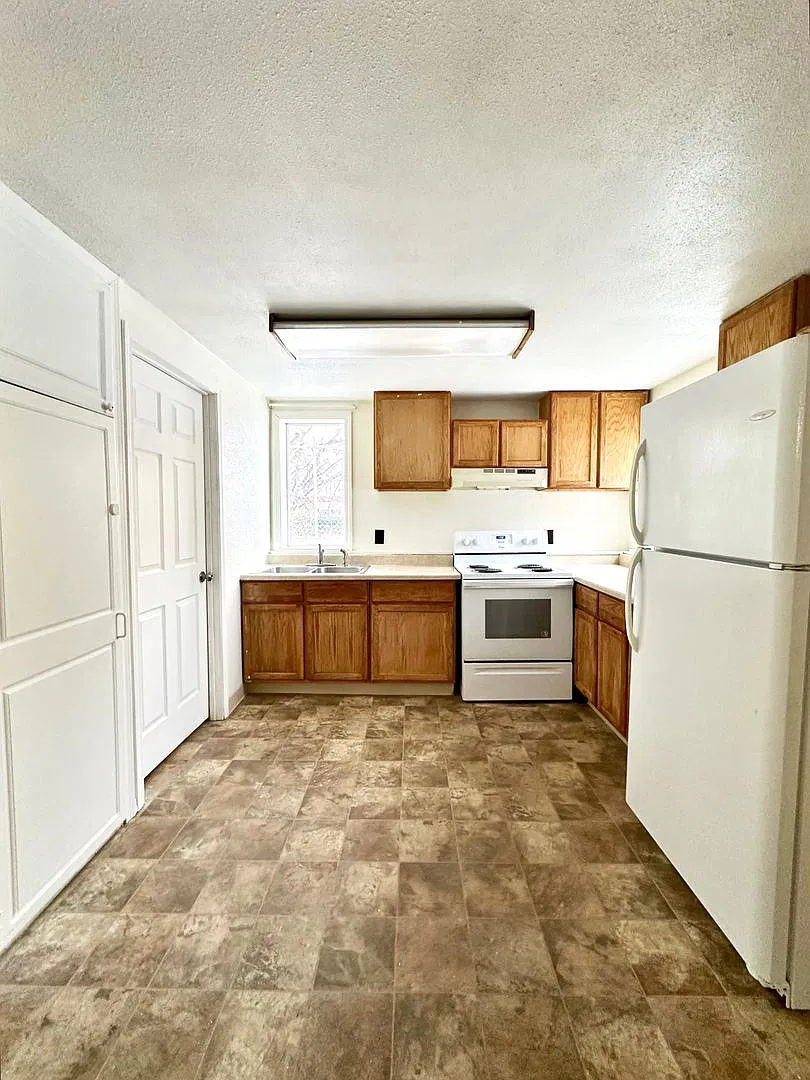 26th Ave 1042* — Photo 4