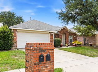 1320 Cattle Crossing Dr, Fort Worth, TX 76131