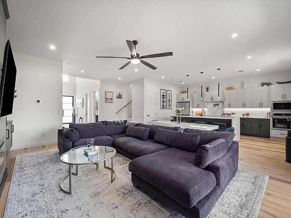 3rd image of 4029 Ivanhoe Ln