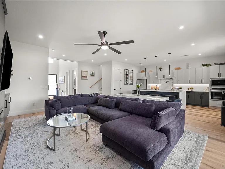 4029 Ivanhoe Ln — Photo 3