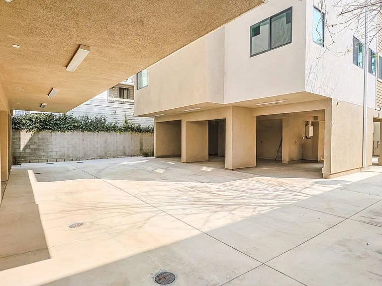 5261 Harmony Ave — Photo 32